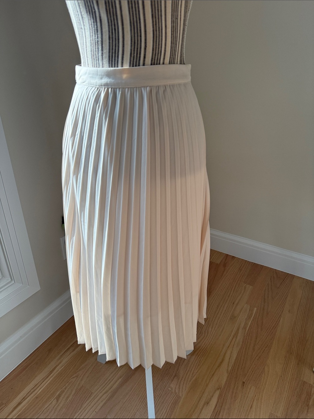 Versona Cream Pleated Midi Skirt